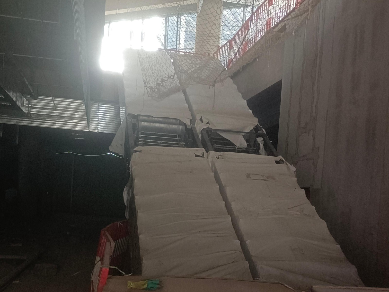  中原科技城扶梯吊装