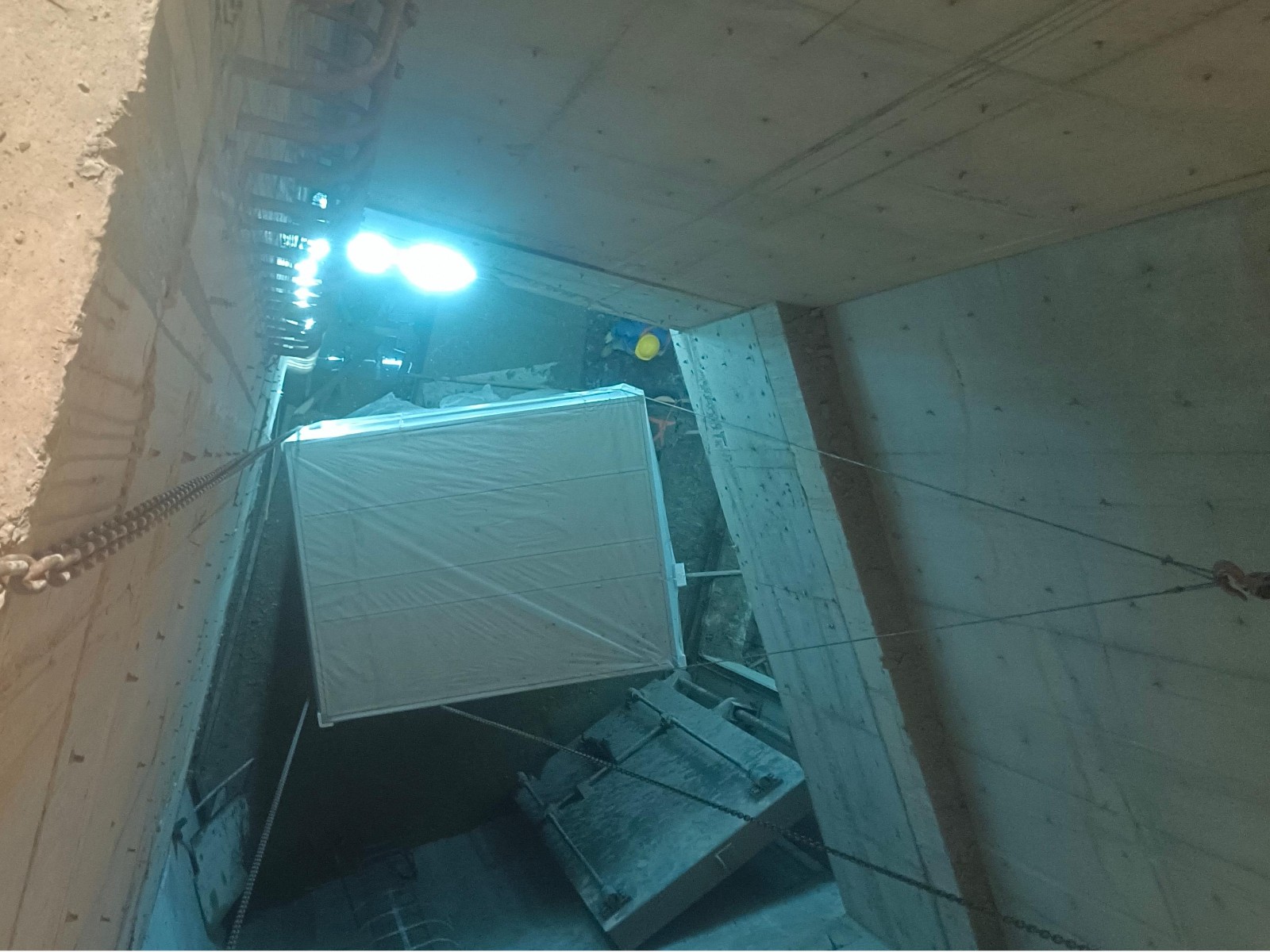  地铁六号线空调吊装