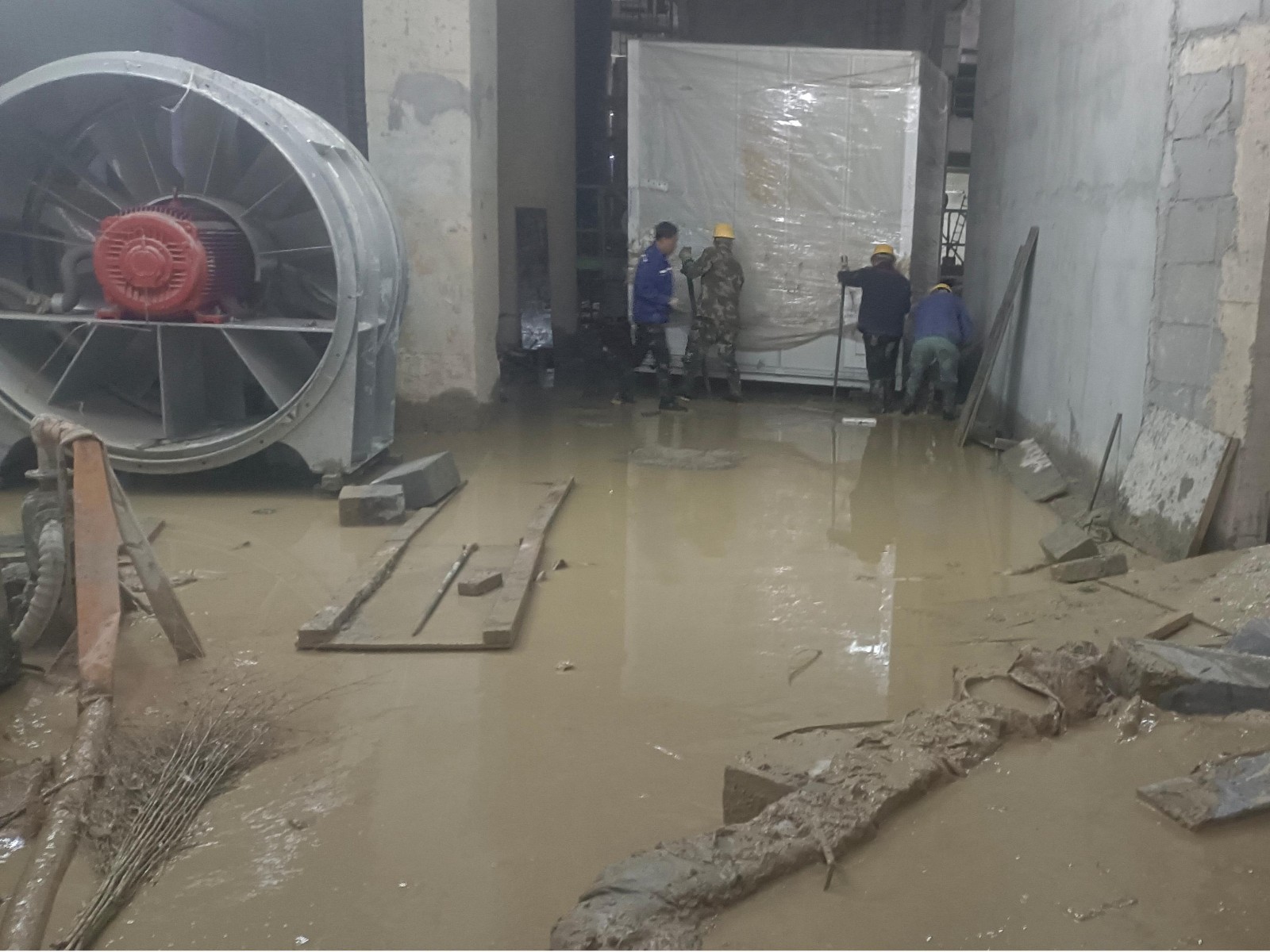  地铁六号线空调吊装